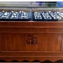 Mẫu tủ vàng bằng gỗ veneer