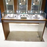 Kệ tủ kính trưng bày trang sức