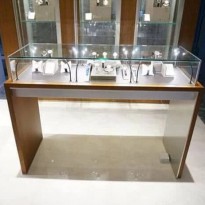 Kệ tủ kính trưng bày trang sức