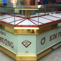 Mẫu tủ trưng bày vàng inox chữ L 