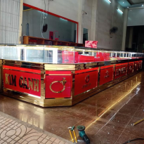 Mẫu tủ vàng inox nẹp viền xi vàng sang trọng 