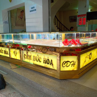 Mẫu tủ vàng inox chữ U sang trọng 