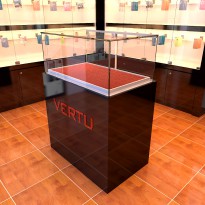 Bàn Trưng Bày Điện Thoại