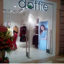 Thiết kế cửa hàng thời trang nữ Dottie - 35m2 tại Royal City, Hà Nội