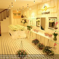Thiết kế shop hoa La Elegant 20m2 với tone màu trắng