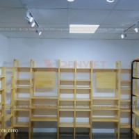 Thi công kệ trưng bày mỹ phẩm, quận 2 HCM