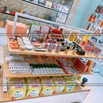 Thi công kệ mỹ phẩm Bắc Ninh