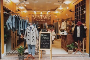 Thiết kế shop quần áo siêu hút khách với mặt tiền ấn tượng