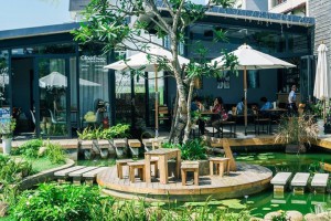 Bỏ túi những mẫu thiết kế quán trà sữa sân vườn đẹp ngây ngất