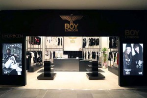 Thiết kế shop thời trang nam trong trung tâm thương mại đẹp