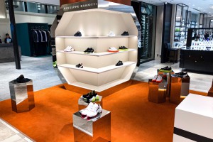 Mê mẩn cùng thiết kế không gian shop giày không gian