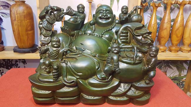 Gỗ trắc xanh làm tượng rất có giá trị