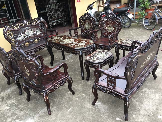 Nội thất gỗ mun sang trọng