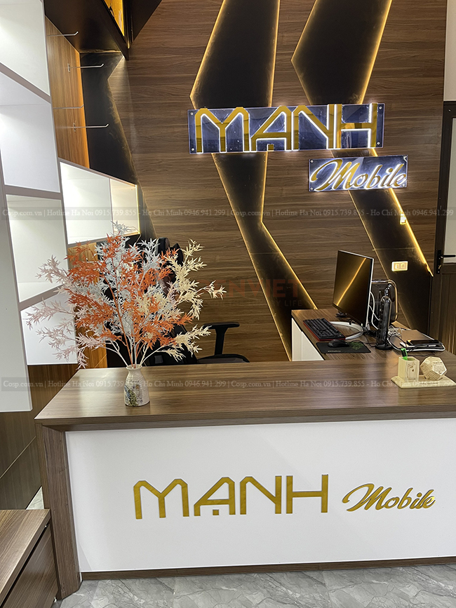 Thiết kế quầy thu ngân và vách ốp logo