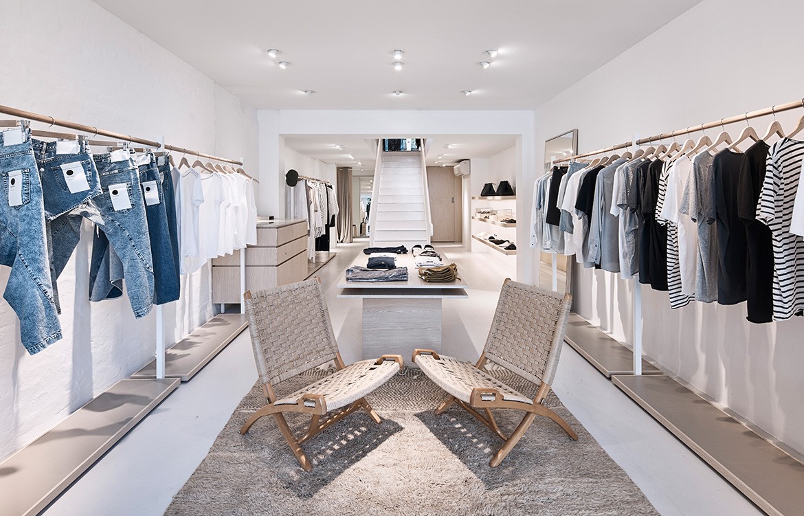 Toàn cảnh nội thất shop thời trang