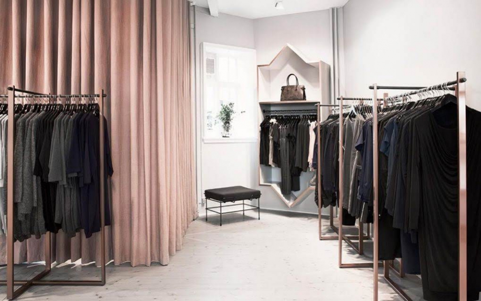 Trang trí shop thời trang bằng những vật dụng nhỏ xinh