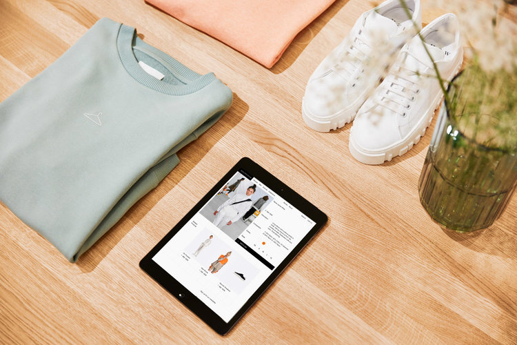 Thiết kế shop thời trang và website cần phải đồng bộ tone màu chủ đạo