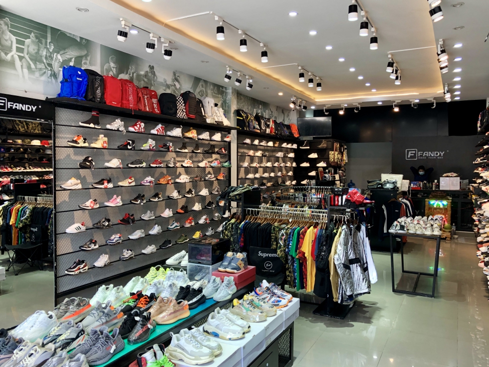 Thiết kế shop giày thể thao nam