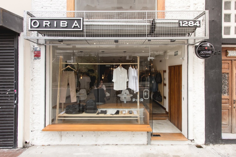 Mẫu thiết kế shop thời trang nam cực tối giản và tiết kiệm chi phí