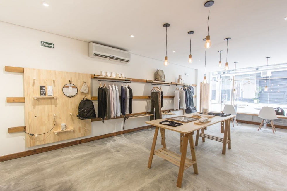 Mẫu thiết kế shop thời trang nam cực tối giản và tiết kiệm chi phí