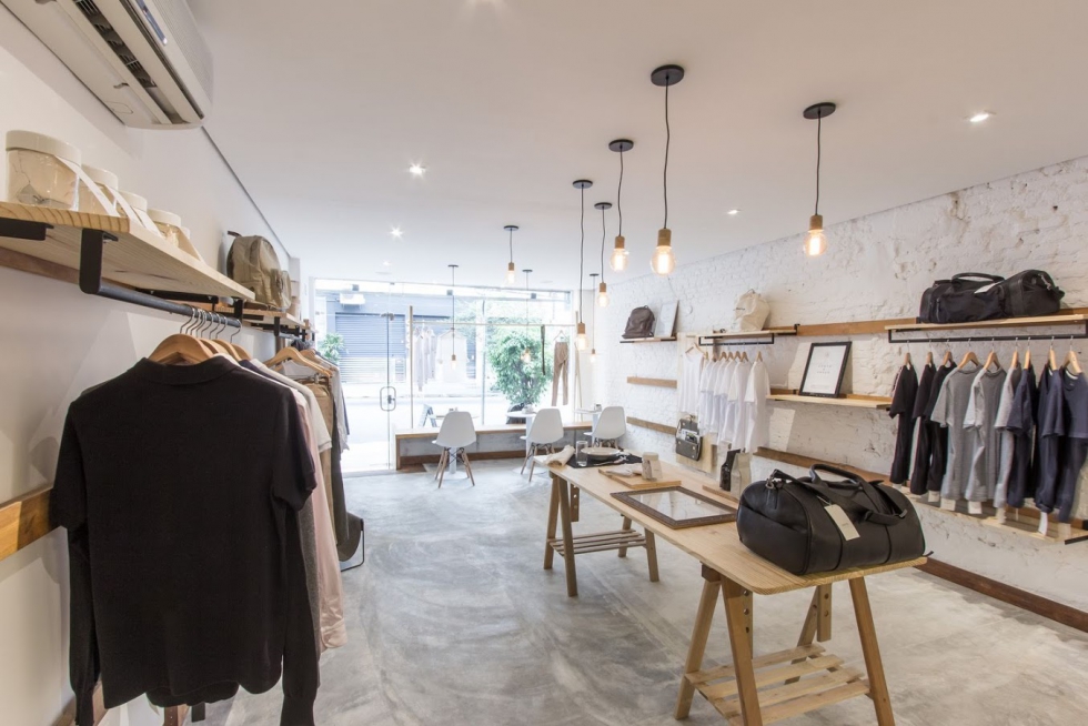 Mẫu thiết kế shop thời trang nam cực tối giản và tiết kiệm chi phí