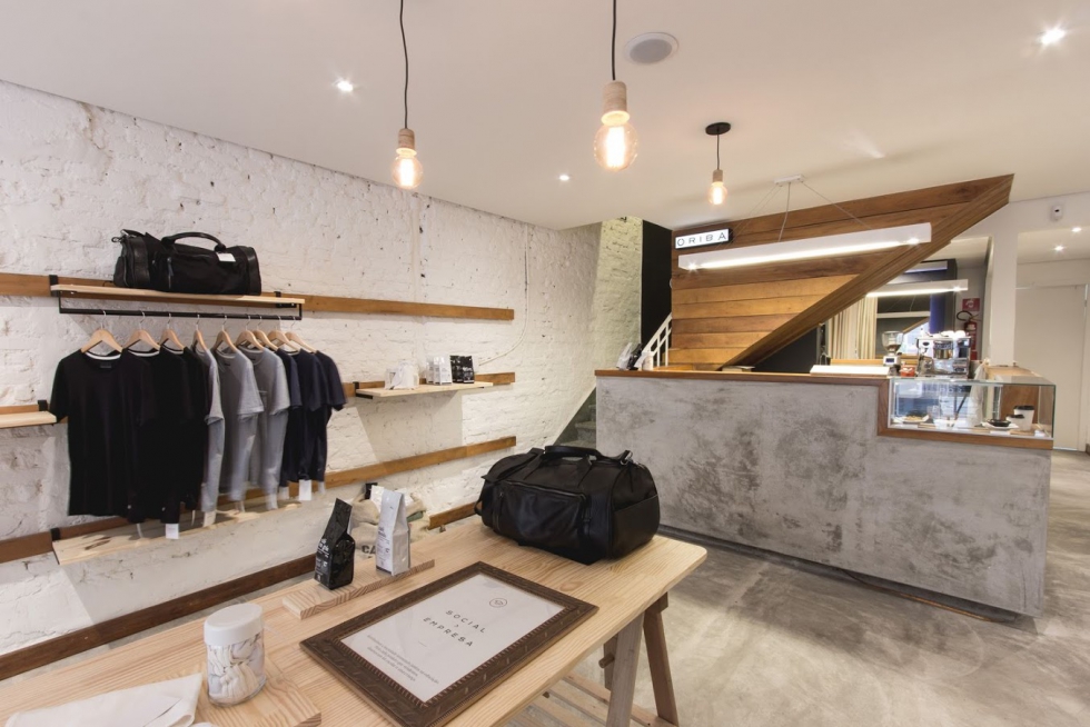 Mẫu thiết kế shop thời trang nam cực tối giản và tiết kiệm chi phí