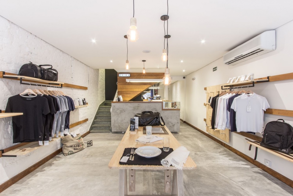 Mẫu thiết kế shop thời trang nam cực tối giản và tiết kiệm chi phí