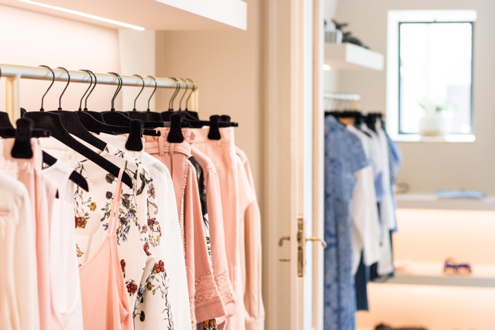 Thiết kế shop thời trang tràn ngập màu hồng tại TP. HCM