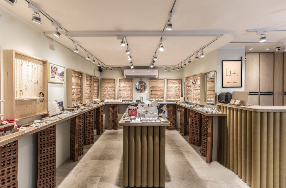Thiết kế shop phụ kiện từ những món đồ bỏ đi