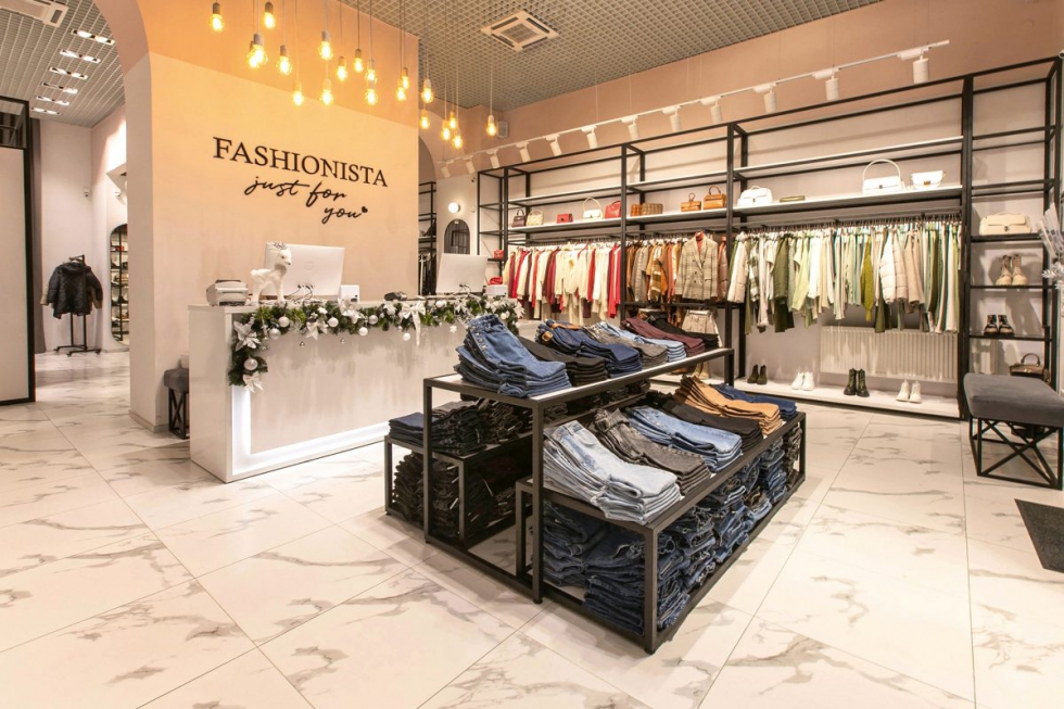 Bí Quyết Chiếu Sáng Cho Mẫu Shop Quần Áo Hiệu Quả