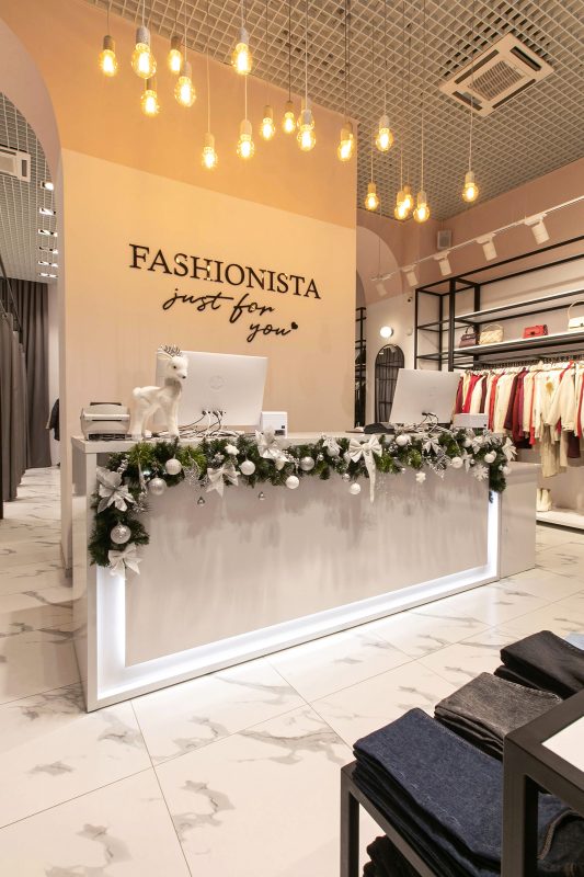 Bí Quyết Chiếu Sáng Cho Mẫu Shop Quần Áo Hiệu Quả