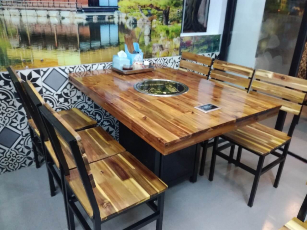 Bộ Bàn Ghế Bế Nướng Gỗ Thông Tự Nhiên Cho Quán Nướng