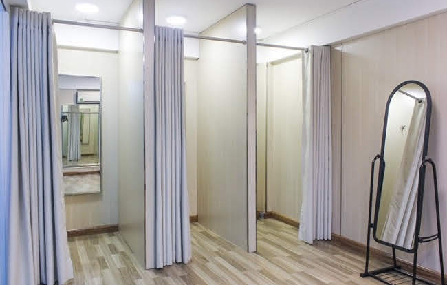 Phòng thử đồ chất lượng ở các cửa hàng thời trang
