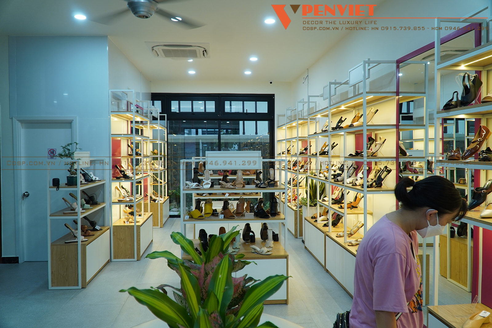 Thiết kế shop giày Yomi