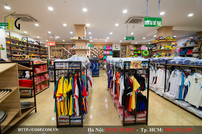 Gian hàng quần ao khu vực sách Chung Lý BookStore