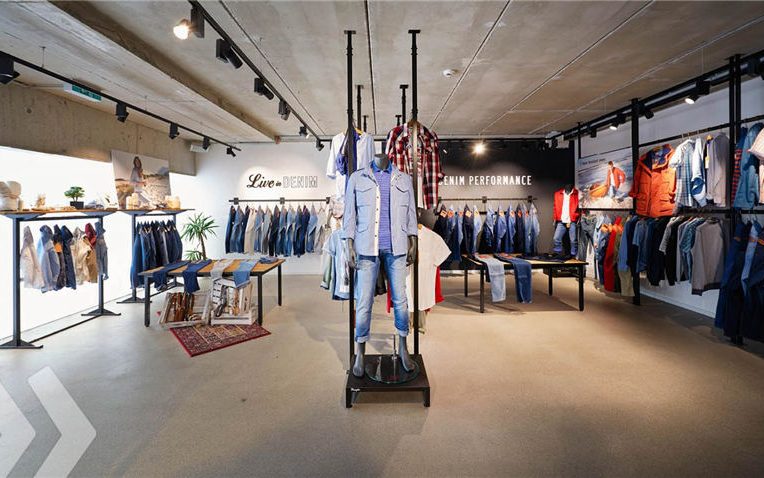 Kết hợp thiết kế shop thời trang nam nữ tạo thành cực phẩm
