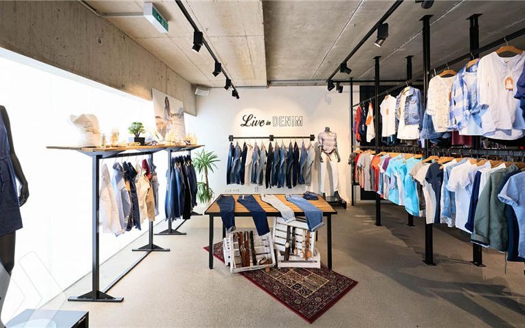 Kết hợp thiết kế shop thời trang nam nữ tạo thành cực phẩm
