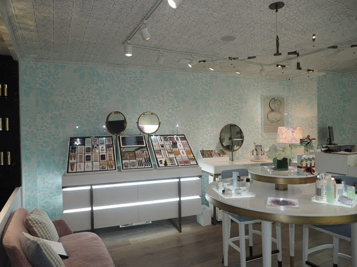 Mách bạn cách bày trí giúp cho shop mỹ phẩm thêm sang chảnh