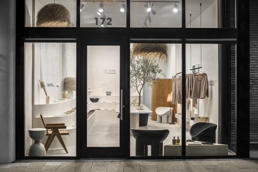 Mẫu thiết kế shop thời trang nữ - Phong cách tối giản & chi phí thấp