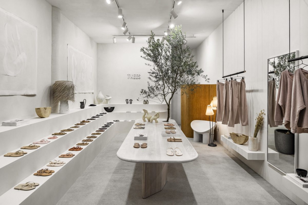Mẫu thiết kế shop thời trang nữ - Phong cách tối giản & chi phí thấp