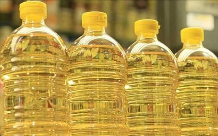 Dùng dầu ăn để tẩy băng dính trên đồ nội thất