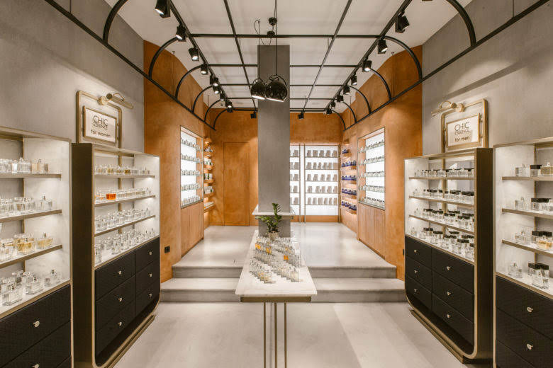 Một ý tưởng để thiết kế một showroom mỹ phẩm ( nước hoa ) cao cấp