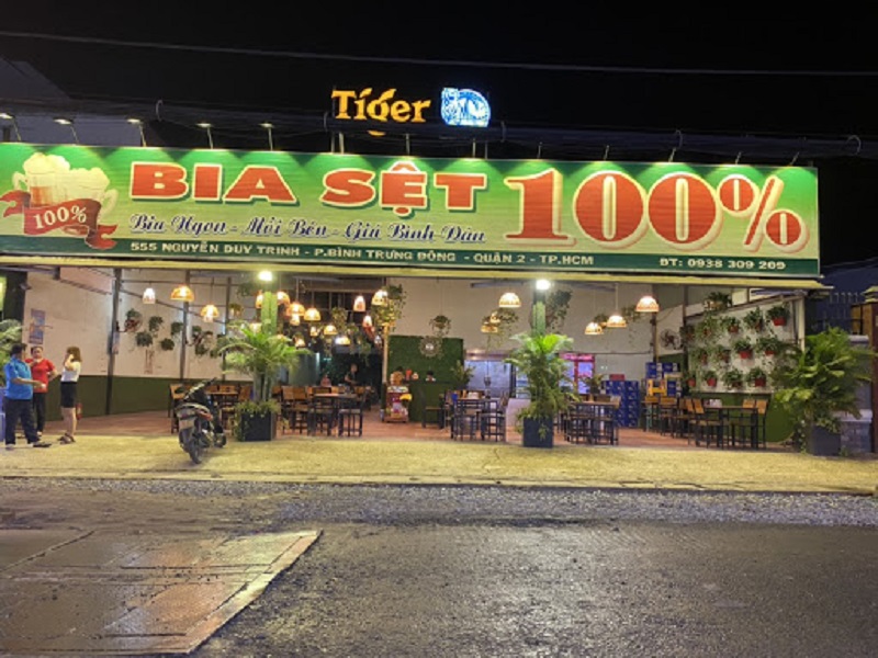 Thiết kế quán nhậu với bãi đỗ xe đủ rộng