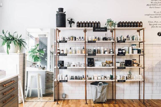 Trang trí gương cho shop mỹ phẩm
