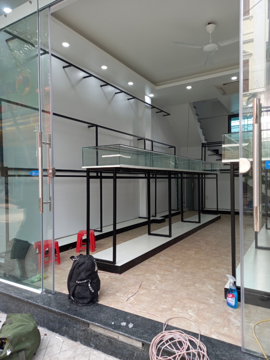 thi-cong-shop-thoi-trang-lan-anh-2