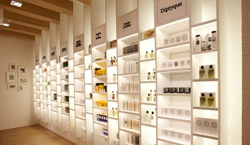 Thiết kế shop mỹ phẩm hiện đại