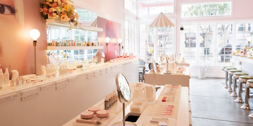 Thiết kế shop mỹ phẩm đẹp ở Hà Nội làm chị em say đắm