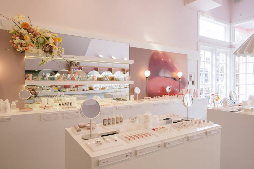 Thiết kế shop mỹ phẩm đẹp ở Hà Nội làm chị em say đắm