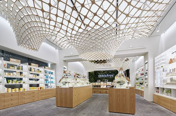 Không gian shop mỹ phẩm khiến chị em nhìn là mê