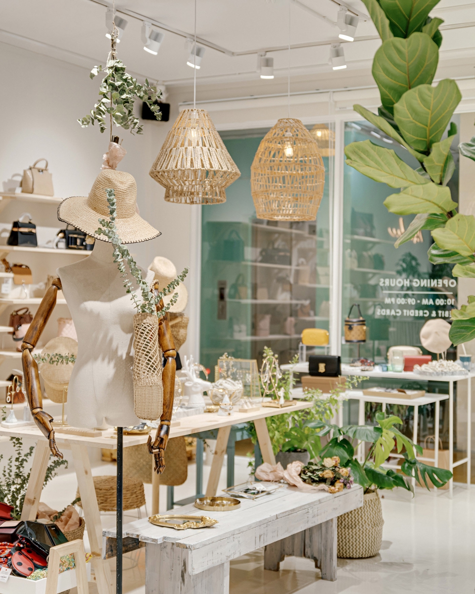 Trang trí nội thất cửa hàng phụ kiện thời trang